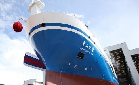 我国海洋综合科考实习船“中山大学”号命名下水