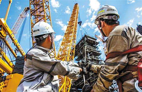 我国首个自营深水油田群建成投产