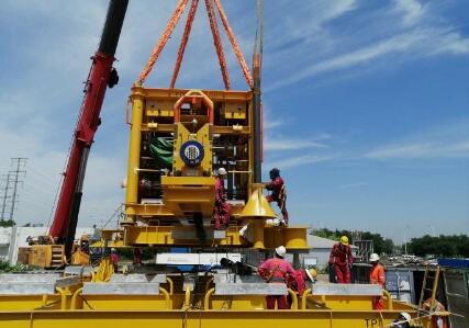 我国自主建造的首批1500米深水“油气枢纽站”交付