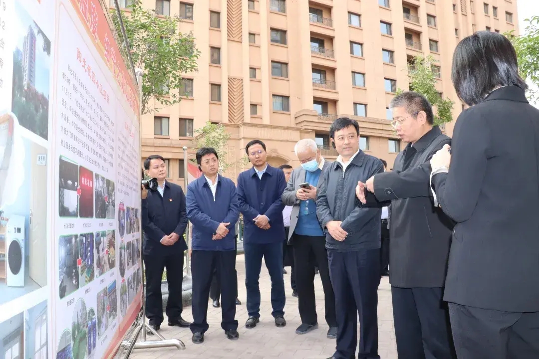 “全市加强红色物业建设提升社区治理水平现场推进会”人员到东海·巴黎城小区观摩