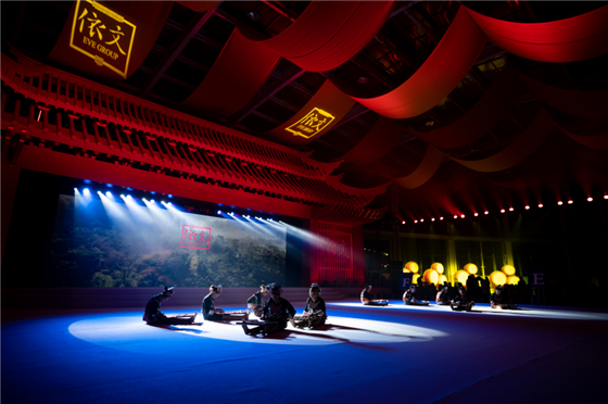 “黎风苗韵·绣梦中国”海南琼中黎苗文化时装秀闪耀中国国际时装周