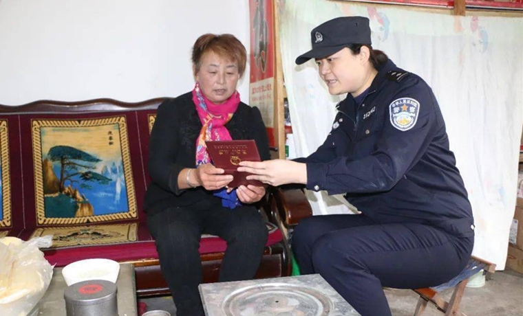 80后蒙山女警花——赵玲玲