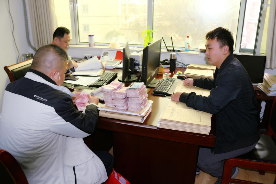 被执行人带31万现金来德州市德城区人民法院还款