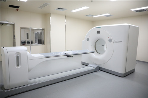 扫描快辐射少 精准发现病灶 青岛滨海学院附属医院高端人工智能PET-CT开机启用