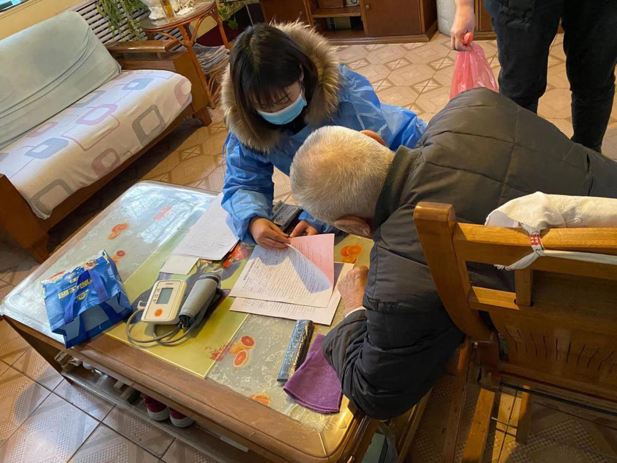 德城区运河卫生院开展老年人入户免费体检活动