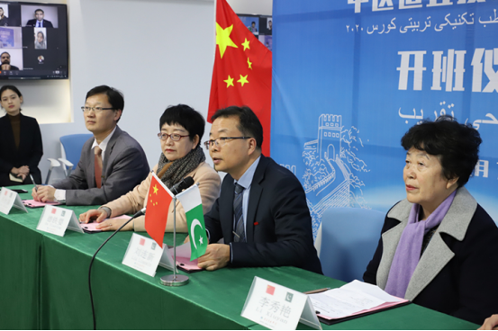 青岛滨海学院首个中医适宜技术援外培训班开班