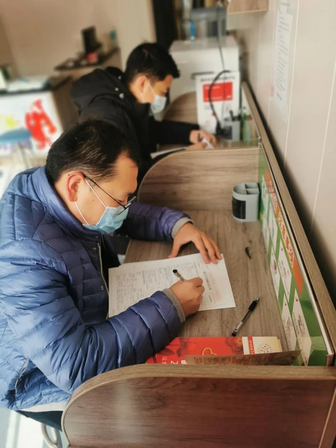 德城区委组织部开展无偿献血主题党日活动11人献血3100毫升