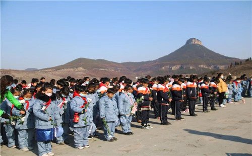 铭记历史 勿忘国耻”抱犊崮115师纪念园举行国家公祭日悼念活动