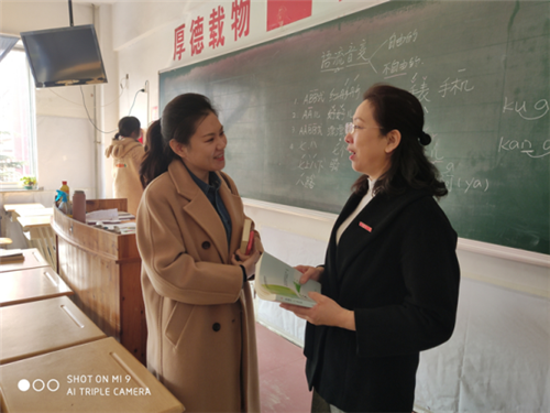 青岛滨海学院校领导深入课堂一线听课调研