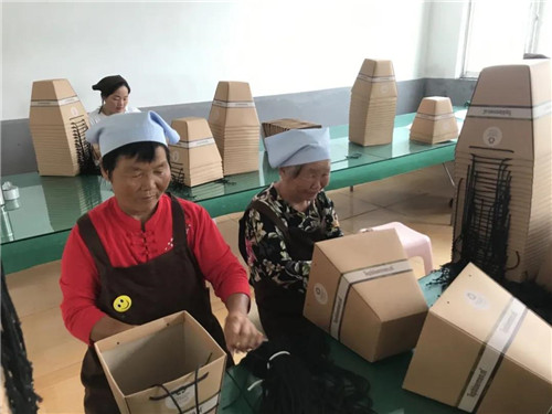 你笑起来真好看，像春天的花一样