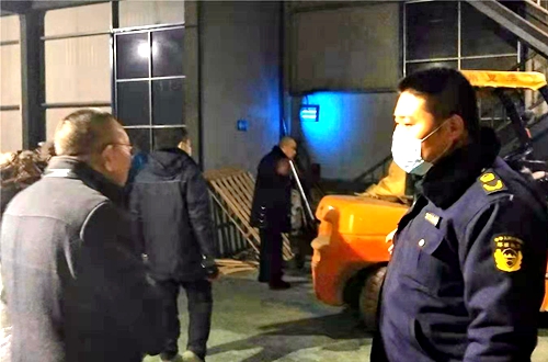 郯城:“联合组”夜查企业保安全