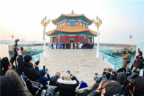 百年栈桥化身摩登“T台” 2020青岛世界大学生时尚设计大赛国际设计秀惊艳绽放