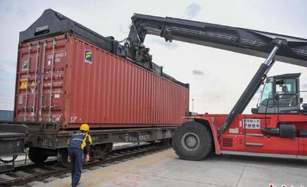 中欧班列（长满欧）新年首发100标箱