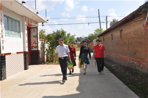 爱心着意化彩虹——记青岛彩虹家政服务有限公司总经理程彩红