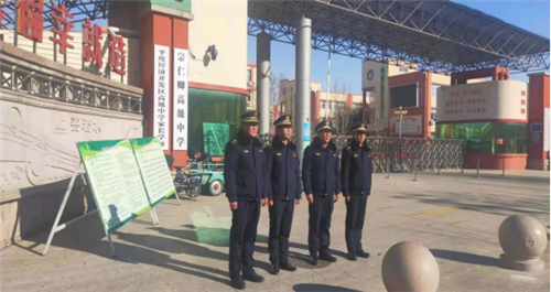 无畏严寒 心系考生  青岛市城市管理局开展“为考生送安静”活动
