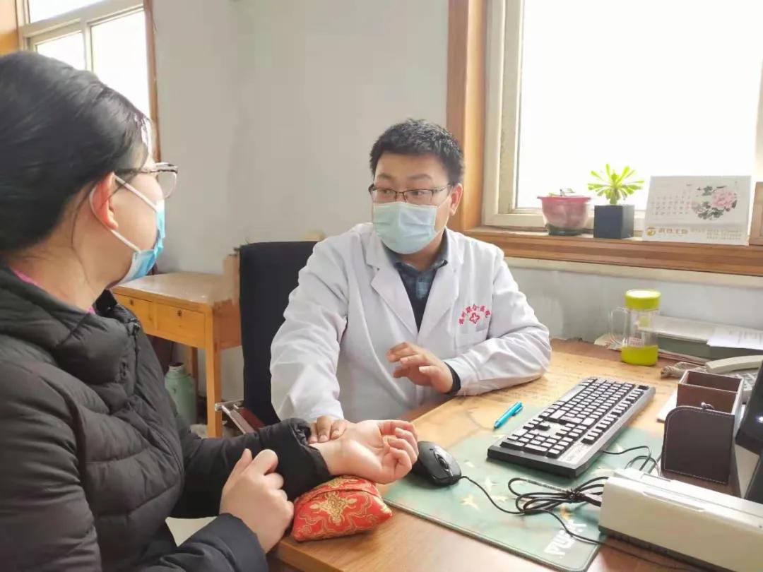 高三男孩因“战痘”受挫影响学业德州联合医院多管齐下解决面子问题