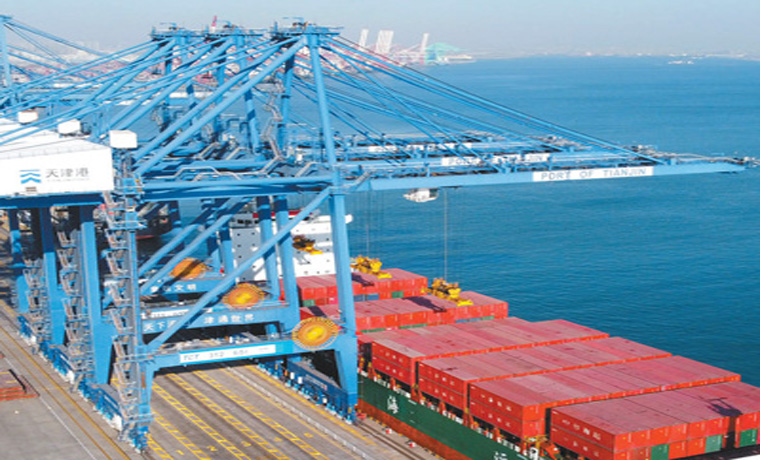 我国首次 运用北斗技术实现集装箱码头自动化