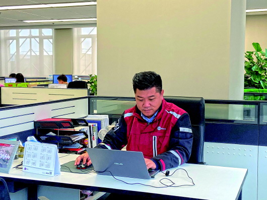 海归博士“跑”快递，上海首位快递“高工”怎样让包裹“飞”起来