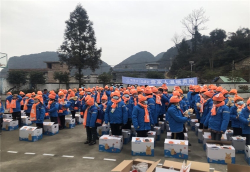 青岛崂山区关爱贫困学子暖冬助学活动 走进普定校园 温暖学子身心