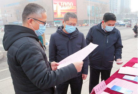 临沂市地方金融监管局组织开展春节期间防范和打击非法集资集中宣传活动