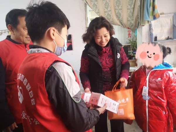 情谊小年 凝聚合力以爱暖城—德州市义工志愿者联合会携爱心企业走访慰问贫困户