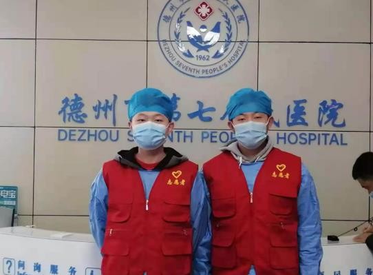 穿上红马甲，他们是这个春节里最靓的仔