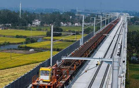安九高铁安徽段正线铺轨完成 预计年底开通运营