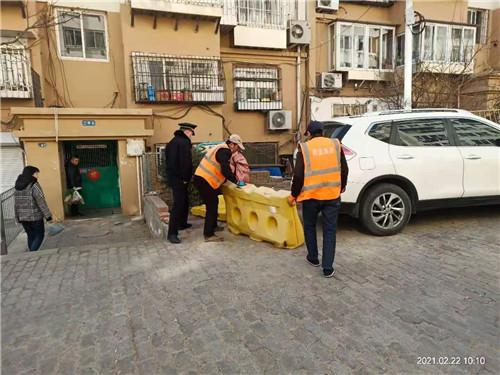 青岛市综合执法部门开展地桩地锁专项整治