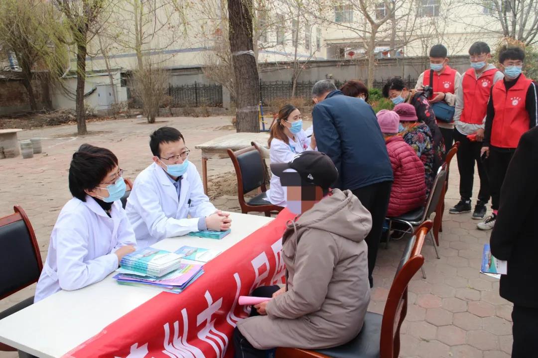 德州市人民医院开展学雷锋健康义诊活动