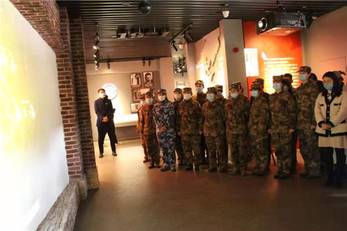 青岛退休所组织全体女同志 党史纪念馆里共度“女神节”