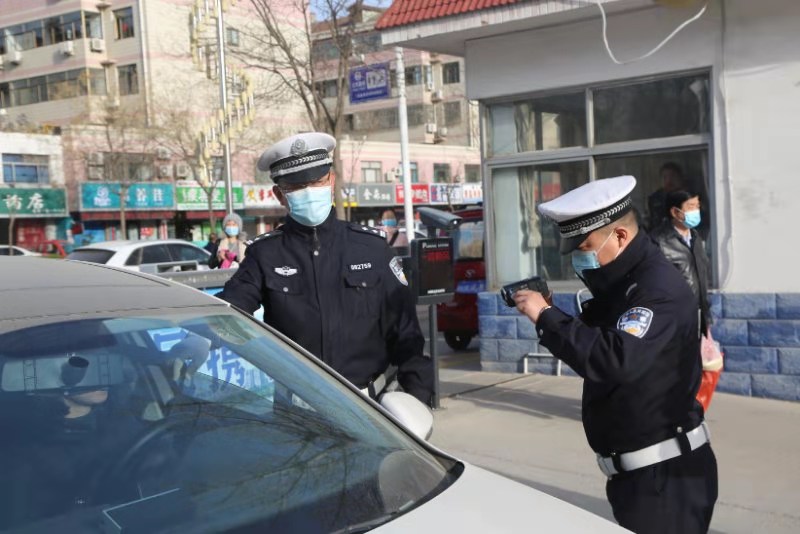 德州交警直属一大队：将“一盔一带”纳入工作考核范畴