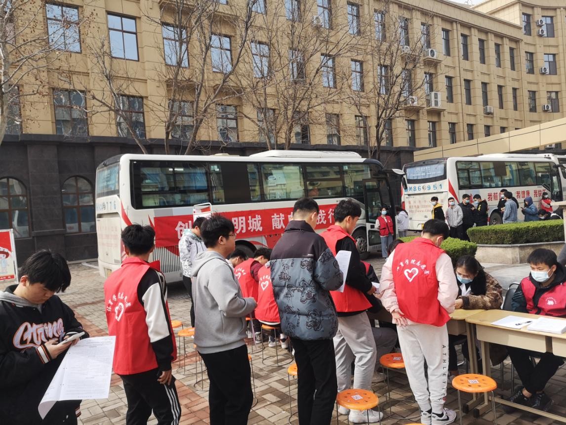 “热血”青年代表团出动！德州学院807名学生献血18万余毫升