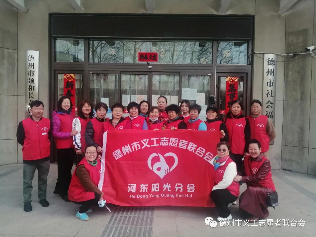 爱心聚集包饺子 情暖春日敬老院