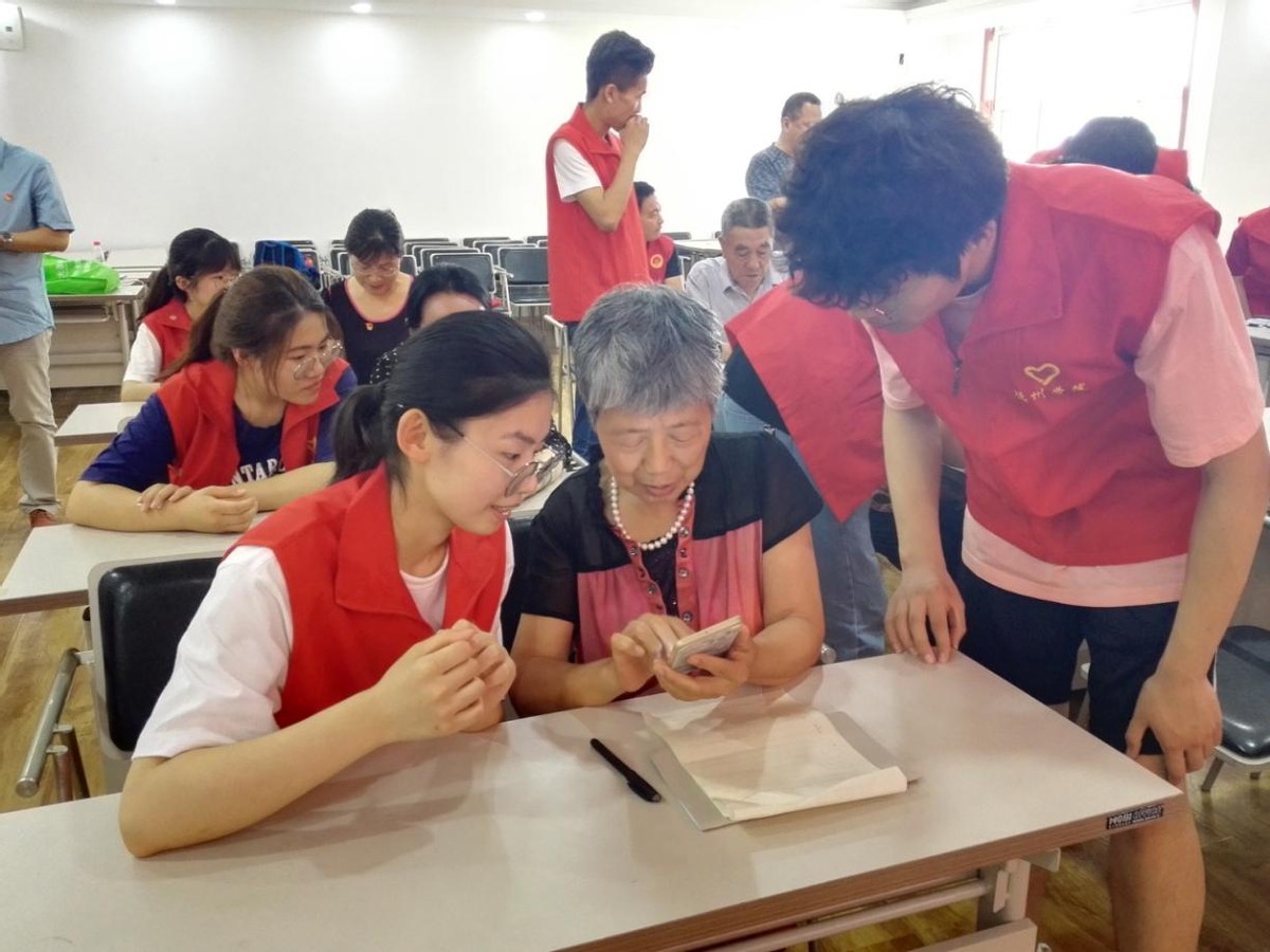 德城区坚持“为老”初心，“银龄”生活丰富多彩