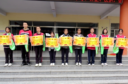 郯城县红花中学优秀班集体表彰大会召开