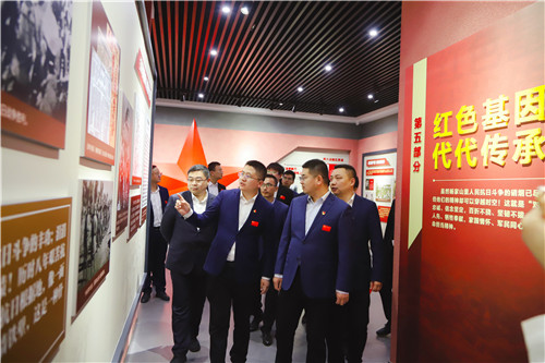 凝心聚力 共拓未来｜中建三局联合城发集团启盛公司开展党建带团建活动