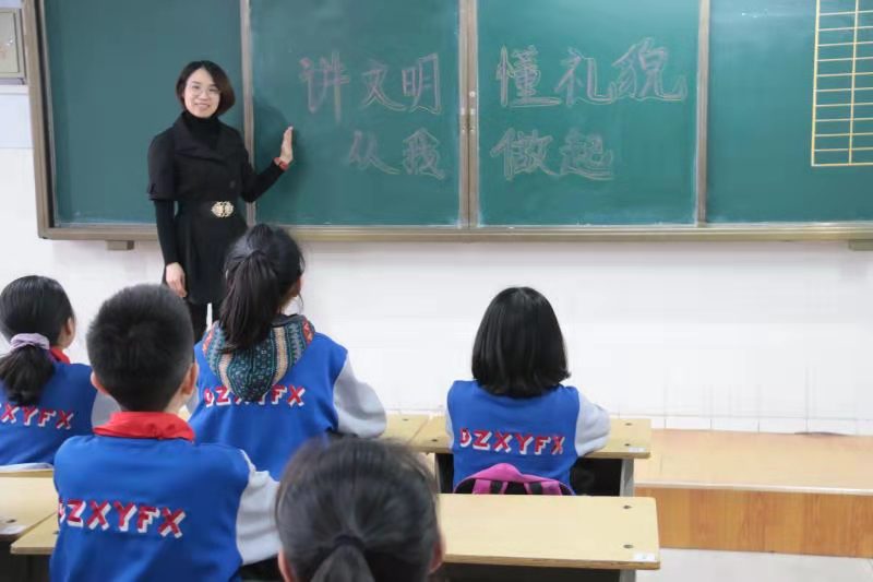 德城区推行“1530”双教育模式 培养文明小公民