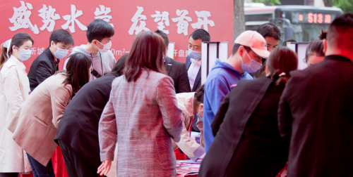 银四翘尾！江核这家楼盘首次开盘现场人挤人！再不上车就没机会了！