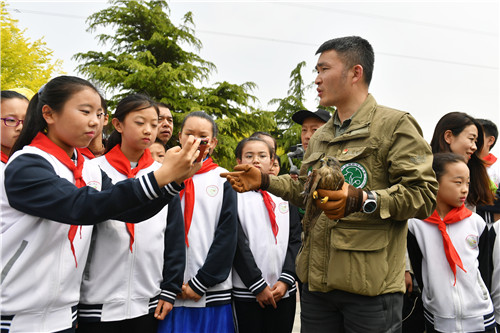  爱鸟护鸟 万物和谐 青岛市城阳区聘任志愿林长引领爱鸟护绿