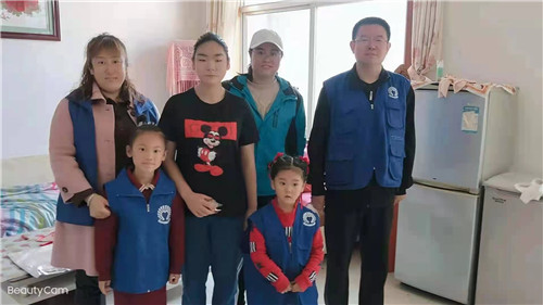 青岛莱西市水集街道月湖街社区青年志愿者开展“凝聚正能量圆梦微心愿情暖爱心共成长”行动