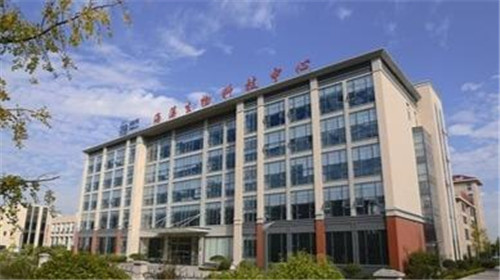 首届中国国际消费品博览会开展 多家青岛企业携旗下特色商品亮相