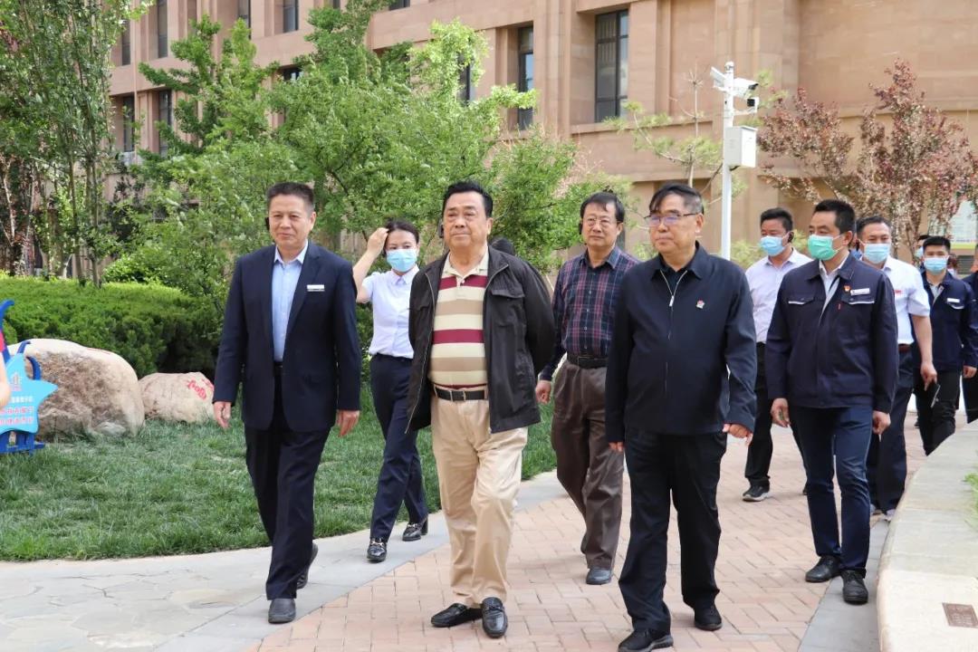 山东黑马集团领导一行到长江物业参观交流