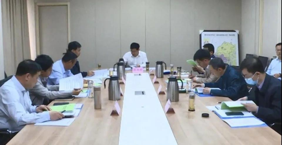 德州运河新区党工委理论学习中心组进行集体学习