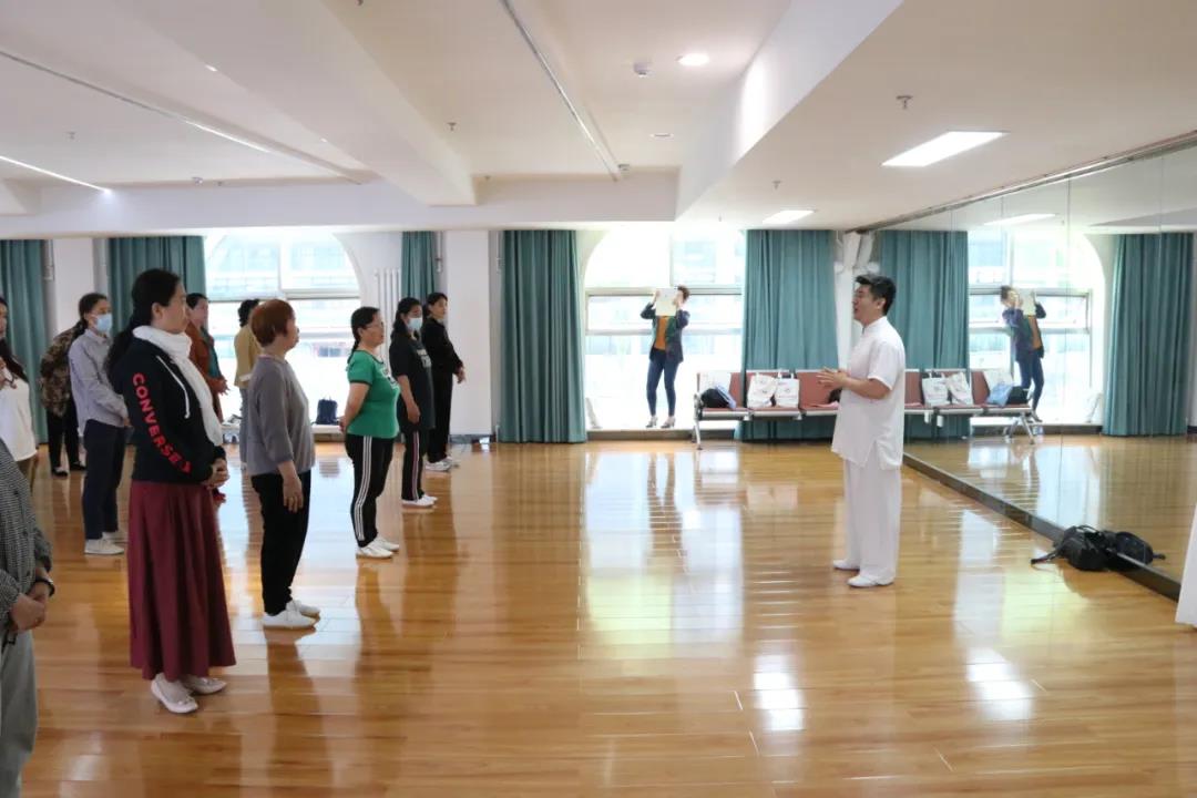 “五禽戏”走进老年大学 德州联合医院助力智慧助老志愿服务