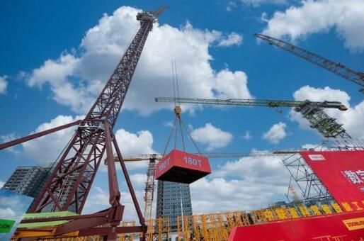 中联重科交付全球最大风电动臂塔机