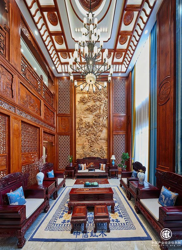 中信红木把每一件家具都当成艺术品去做，确保品质如一