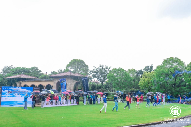 Simmons席梦思美眠助力，第五届业余高尔夫超级联赛上海站开赛