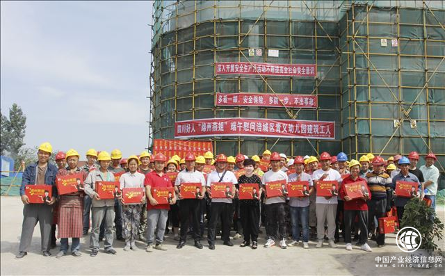 端午节前夕，四川好人“绵州燕姐”看望慰问千名农民工人