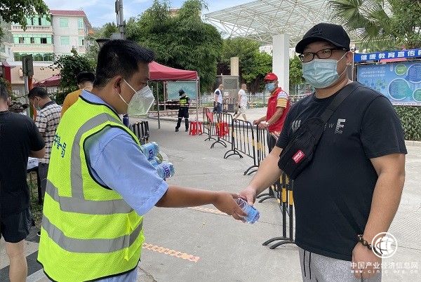 中建一局三公司员工助力深圳大鹏新区土洋社区核酸检测工作