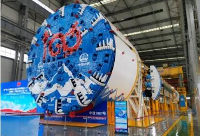 国产首台高原高寒大直径硬岩掘进机在郑州下线